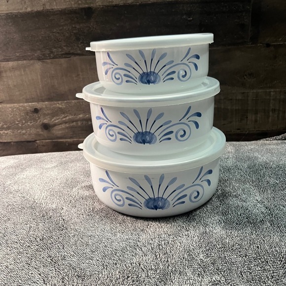 Lincoware Other - Vintage Lincoware Enamel Nesting Bowls Set of 3 Blue Onion Floral White Lids